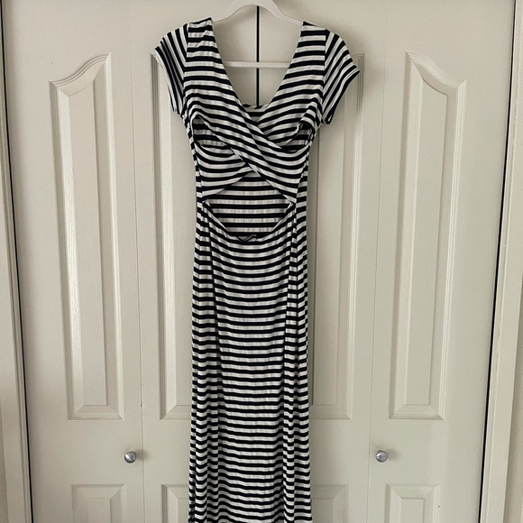 Striped Cross-back Maxi Dress - Picture 4 of 5